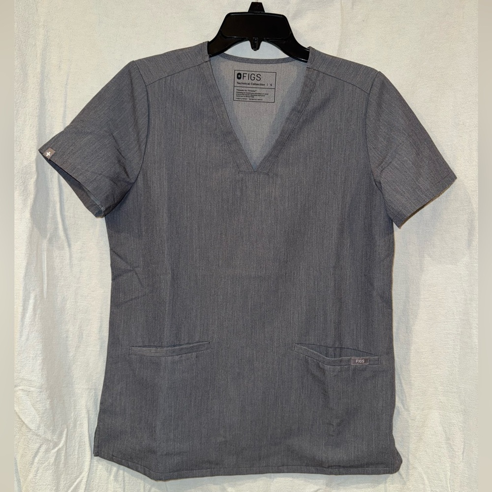 FIGS women's Casma scrub top, size small